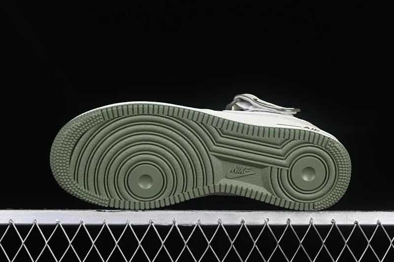 All categories Nk Air Force 1 Air Force series Nk Air Force 1 Mid Air Force mid-top Nk Air Force 1'07 Mid green pearlescent small hook Air Force One mid-top casual sneakers SG2356-805